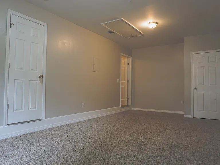6115 Willow Ln N — Photo 25