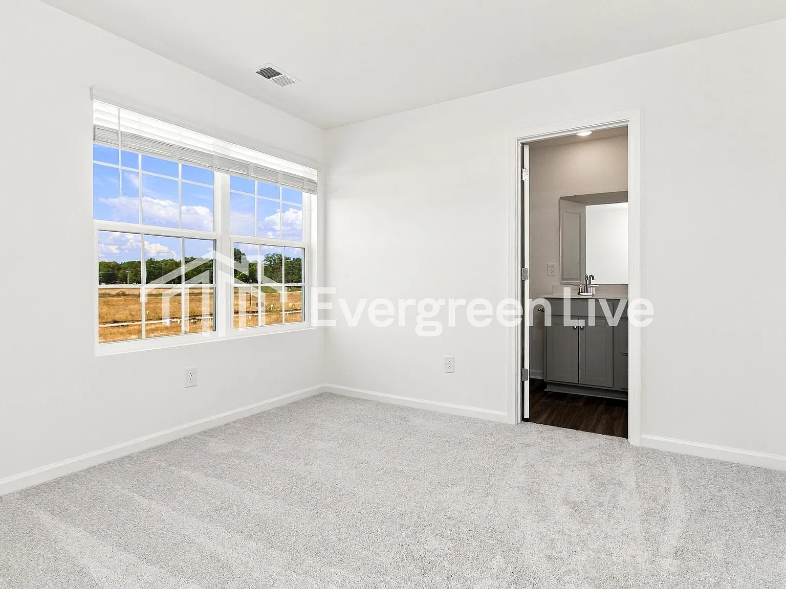 3 bed, 2.5 bath, 1346 sqft, $1,650 — Photo 2