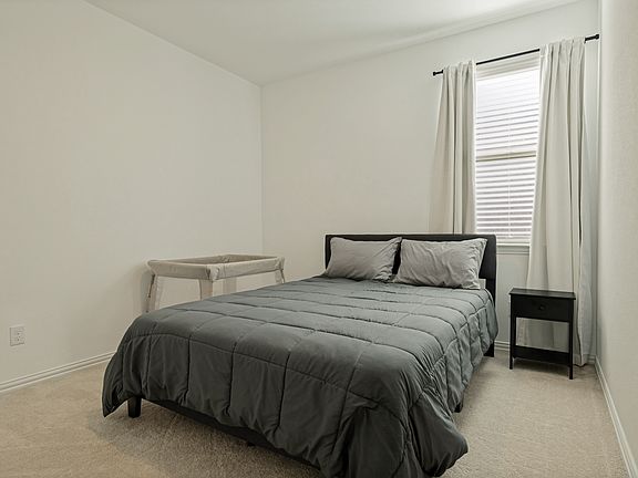 5th image of 328 Ardsley Ln