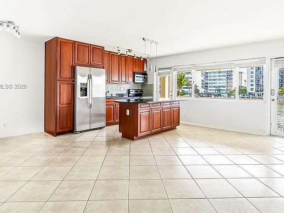 3rd image of 2895 NE 32nd St APT 207