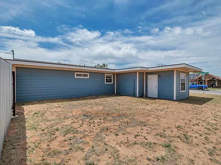 1710 N Weatherford St — Photo 35
