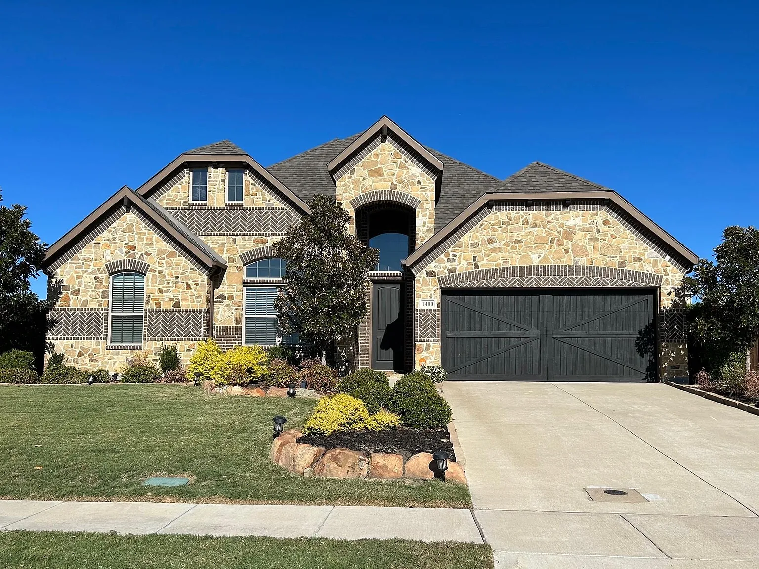 4 bed, 2757 sqft, $3,200 — Photo 1