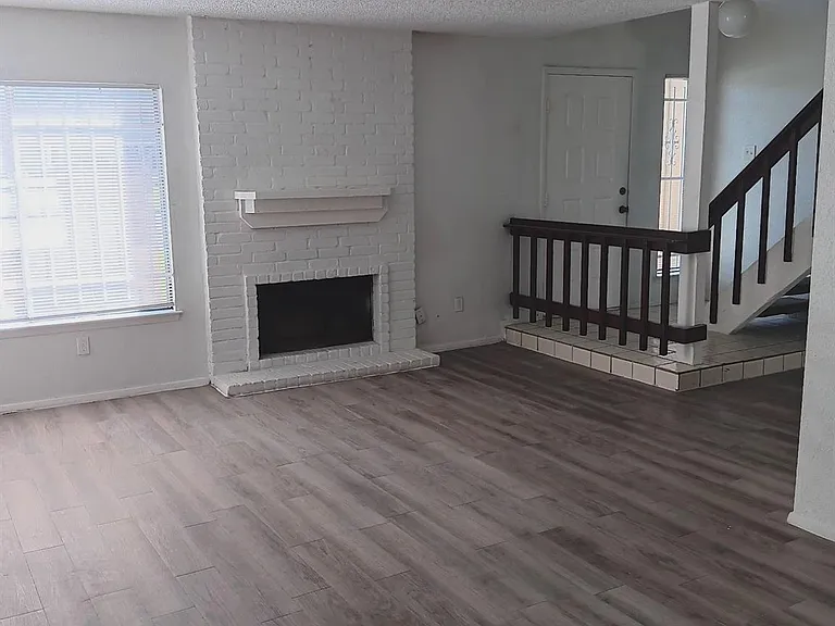 6226 W Airport Blvd — Photo 2
