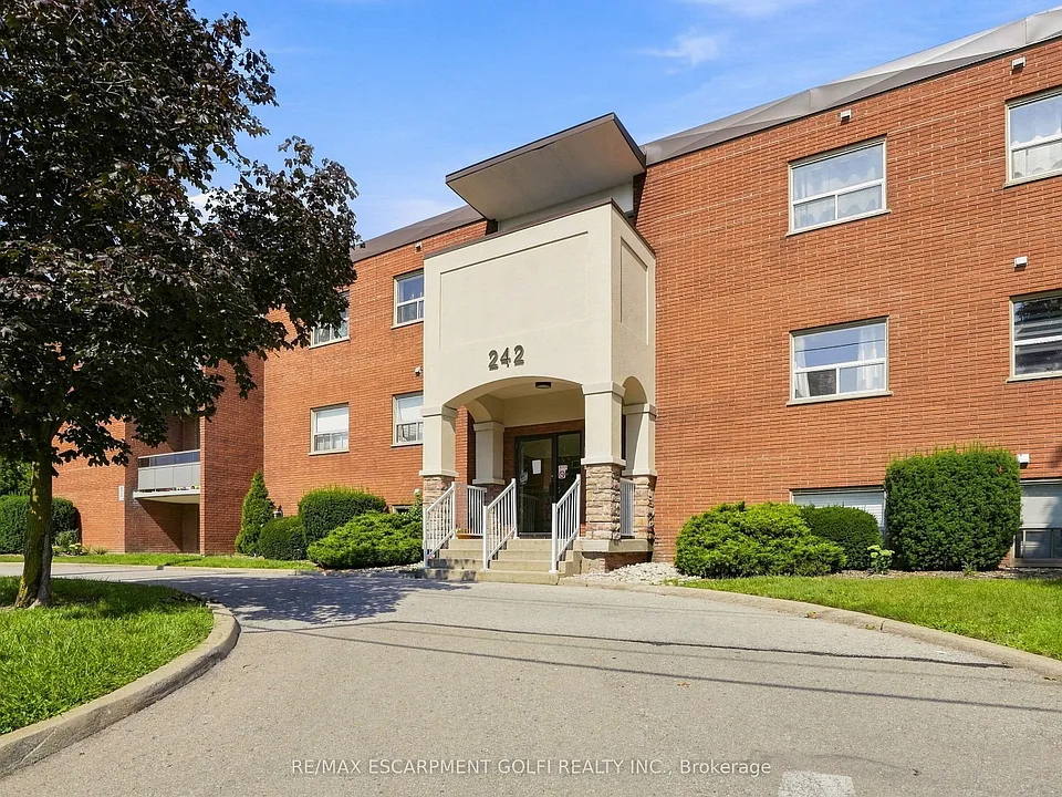 242 Oakdale Ave #101