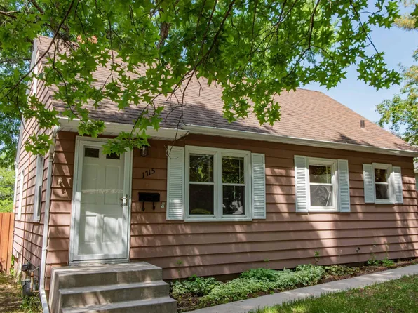 1715 Malvern St, Lauderdale, MN 55113