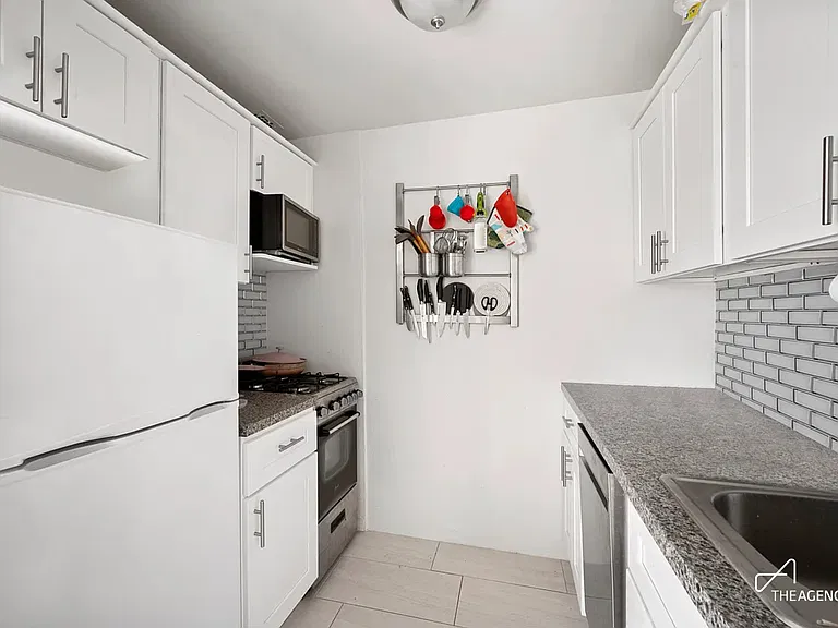 310 W 95th St #5G — Photo 2