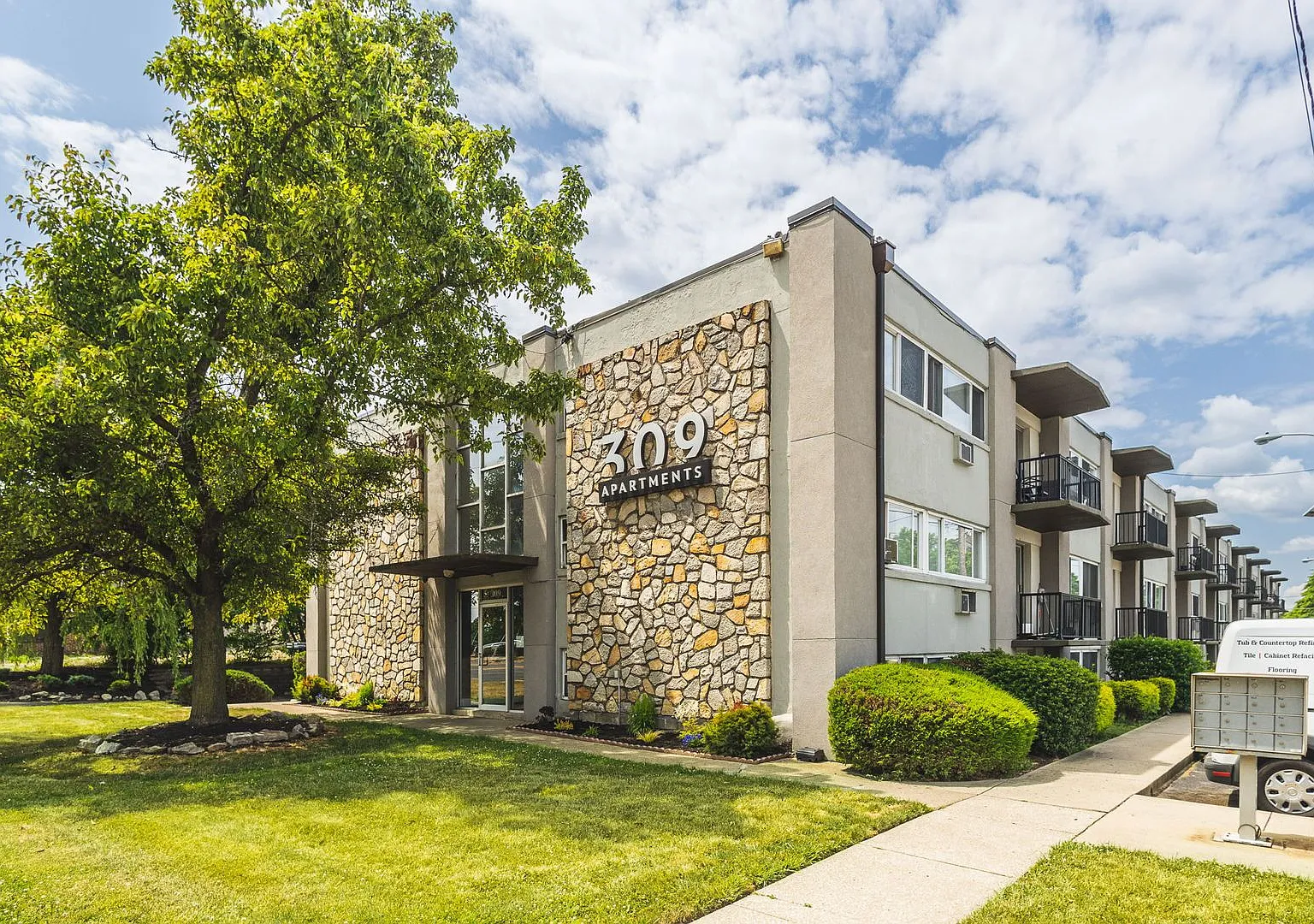 309 Apartments — Photo 4