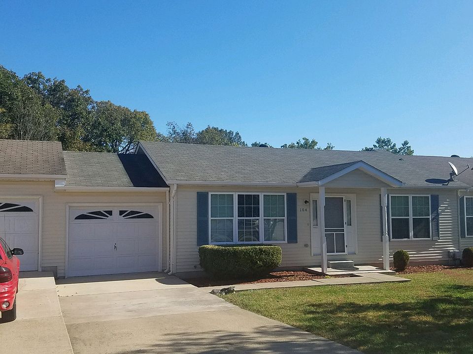 1st image of 104 Grand Central Dr