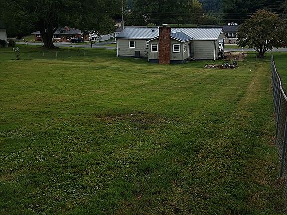 4th image of 2316 Hillrise Ave