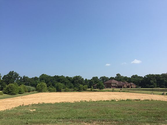 3rd image of 1101 Robert E Lee Dr