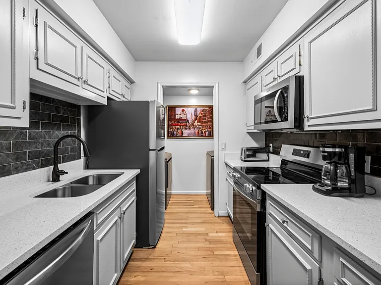 2905 Burch Ave #3 — Photo 11