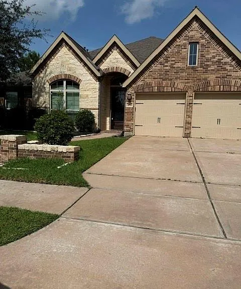 16923 Lumberton Dr — Photo 1