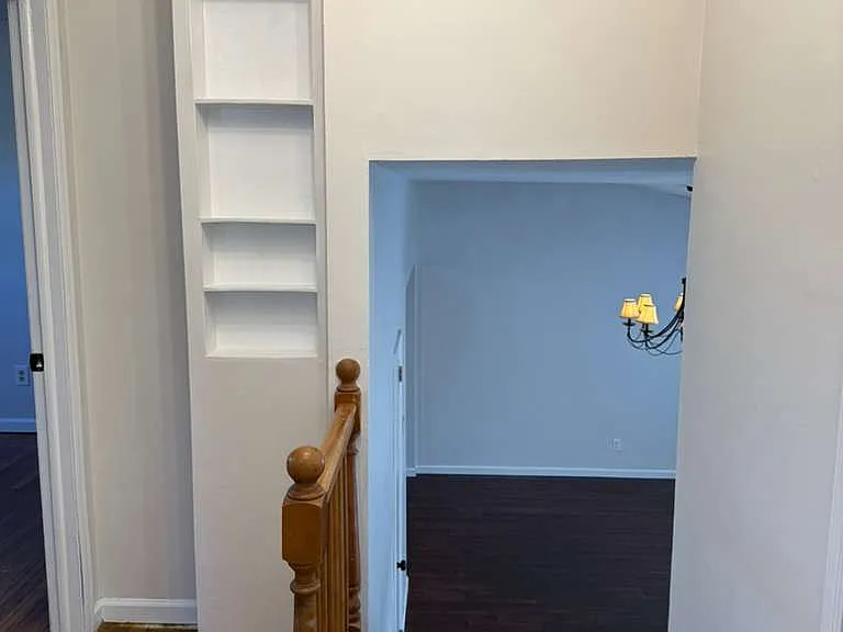 995 Hunt Dr — Photo 6