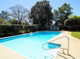 218 Yacht Club Dr, Fort Walton Beach, FL 32548