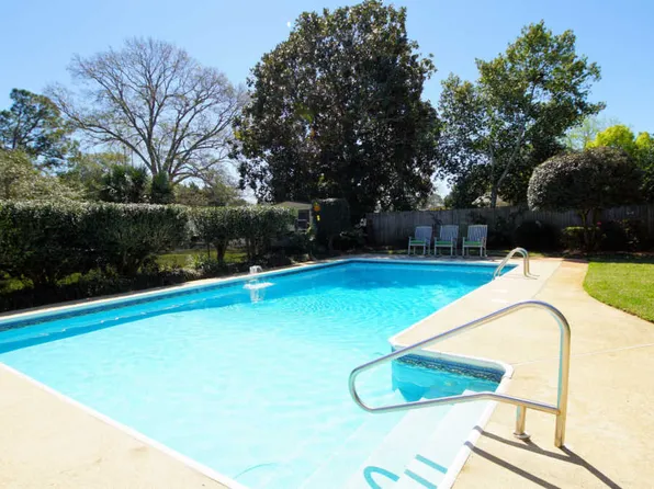 218 Yacht Club Dr, Fort Walton Beach, FL 32548