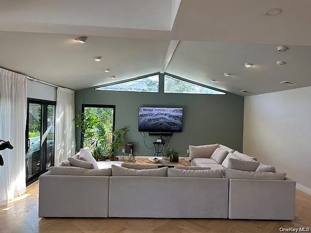 120 Longfellow Rd — Photo 8