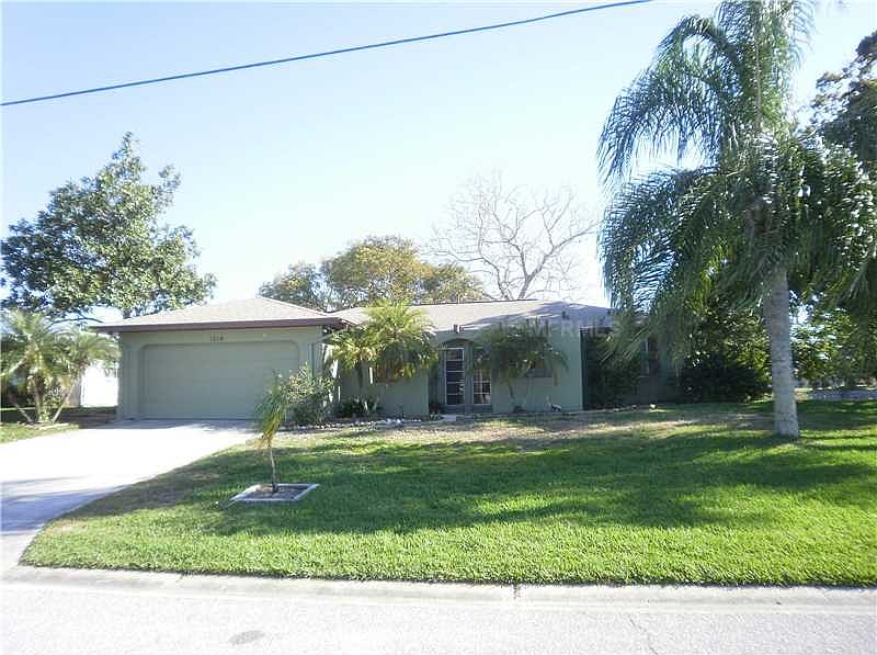 1st image of 1210 Lakeside Dr