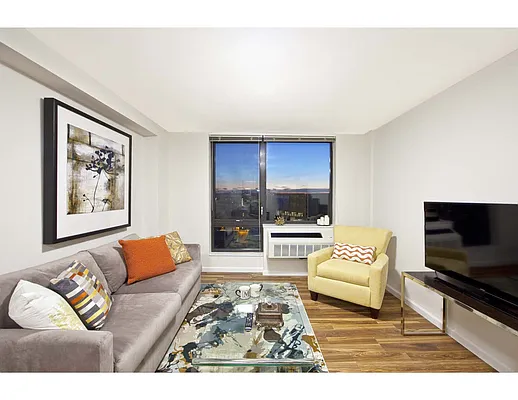 Rented by R New York | media 1