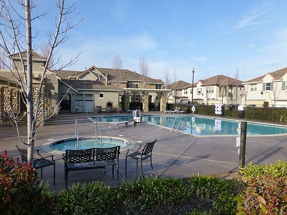 3rd image of 3505 Esplanade Cir