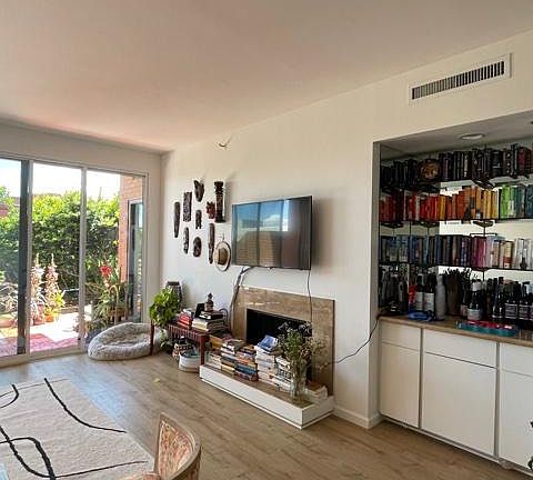 4th image of 101 Lombard St APT 104E
