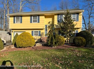 7 Portsmouth Rd, Manalapan, NJ 07726