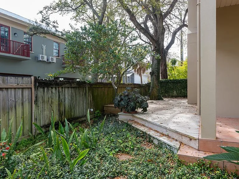 1607 Deleon St — Photo 34