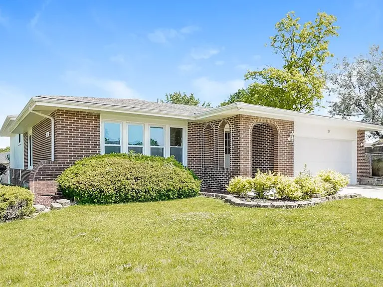 15528 Orogrande Dr — Photo 1