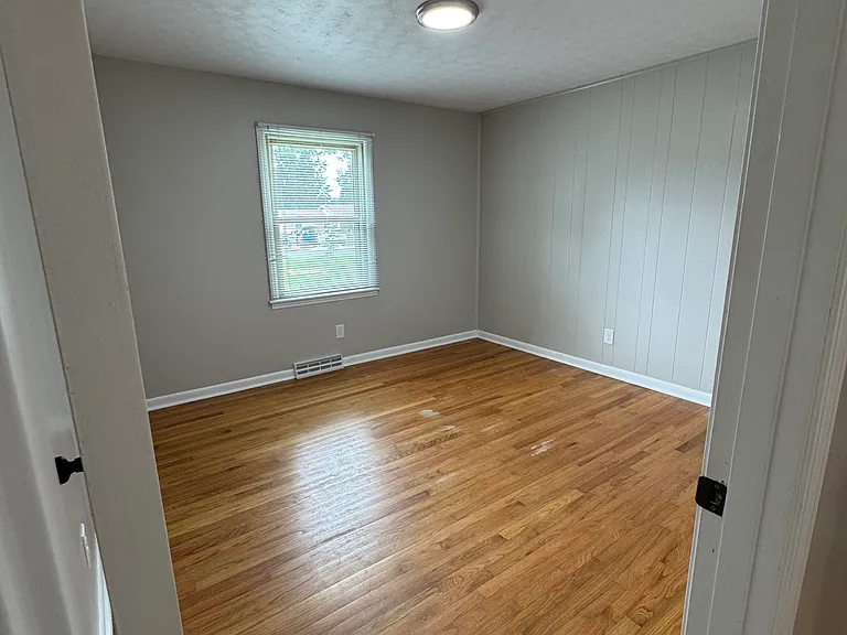 310 Scotland Dr — Photo 9
