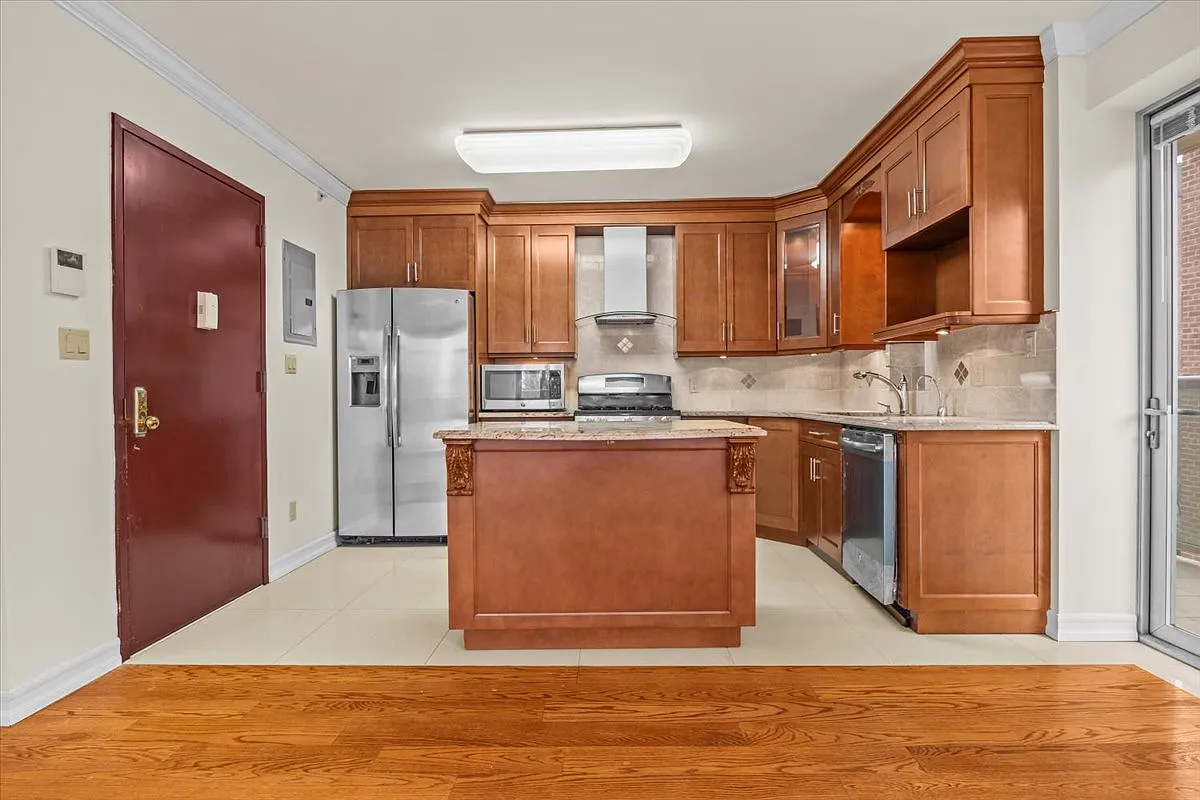 3511 Cambridge Avenue — Photo 3