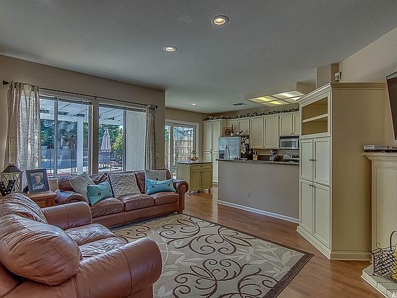 5th image of 988 Manton Ct