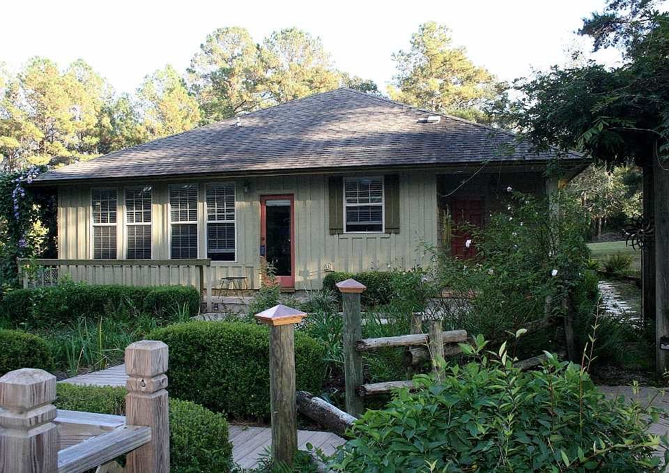 1st image of 110 Bowling Green Dr