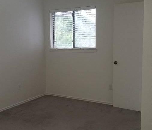 5th image of 780 Evelyn Dr