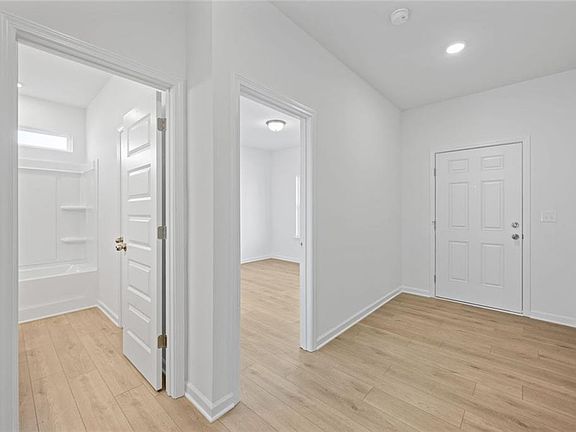 5th image of 22 Willow Cir