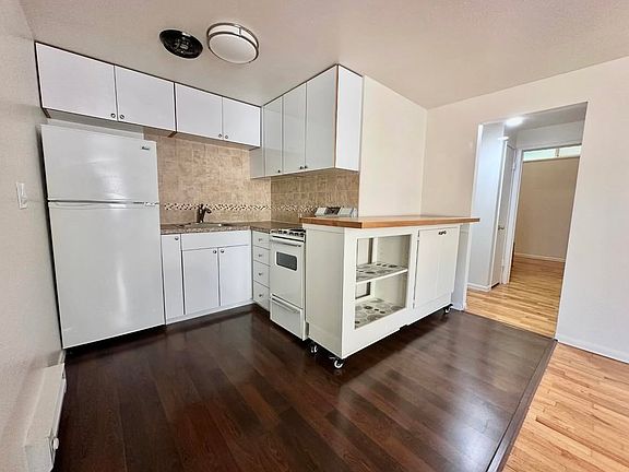 4th image of 5101 Ravenna Ave NE APT 6