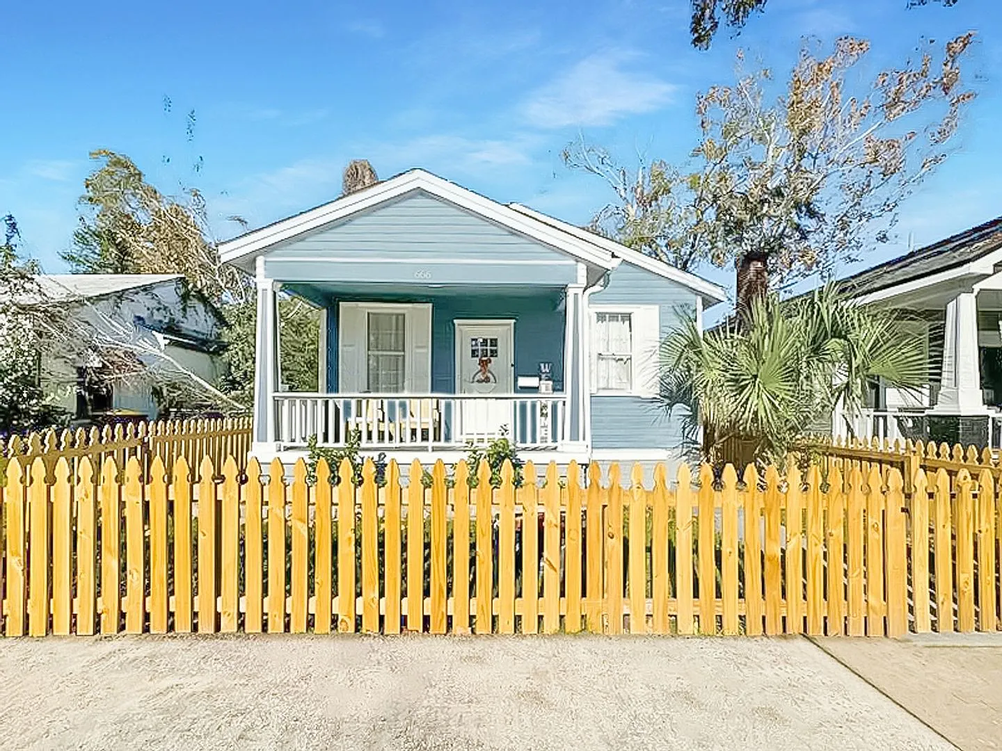 4 Bedroom 2 Bath Bungalow, in Forsyth Park- Available now — Photo 1