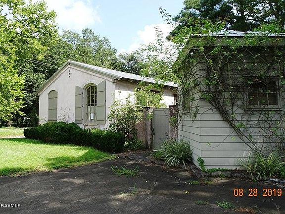 2nd image of 807 E Bayou Pkwy