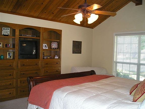 2nd image of 222 Oakview Dr