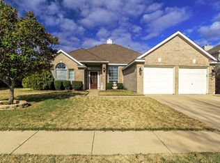 331 Fort Edward Dr, Arlington, TX 76002