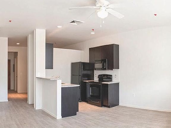 Kitchen w/new appliances