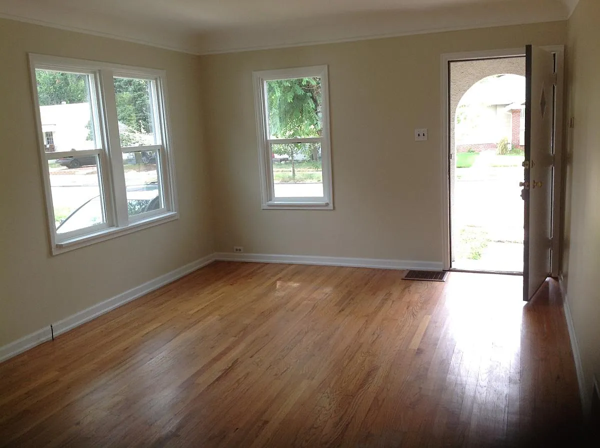 2230 S Franklin St — Photo 2