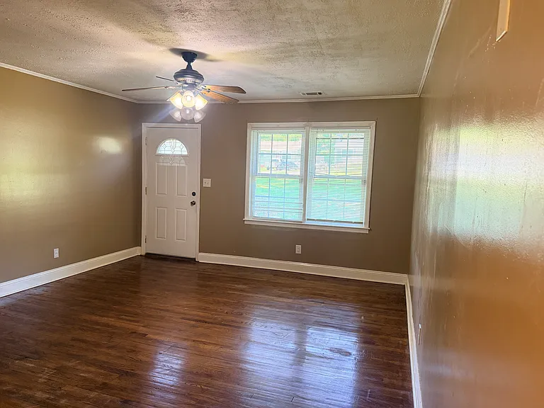2621 Cedar Springs Dr — Photo 2