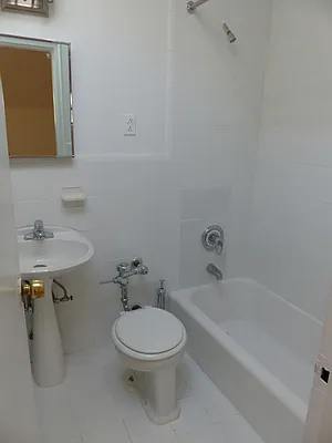 Rented by Immac Realty | media 17