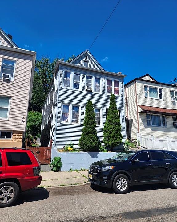 2nd image of 85 Tulip St