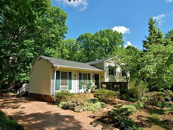 2nd image of 122 Village Ln
