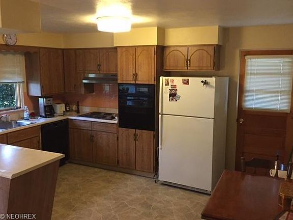 3rd image of 114 Guy St