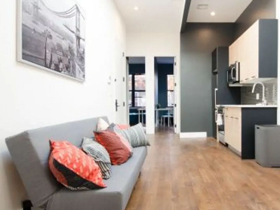 2nd image of 604 Seneca Ave #1R