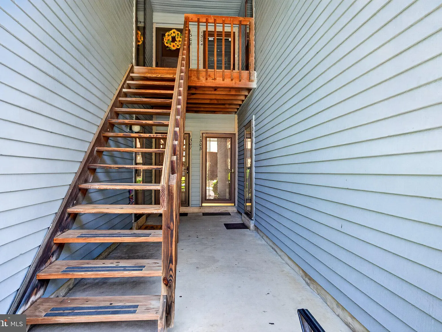 2 bed, 2.0 bath, 940 sqft, $2,100 — Photo 2