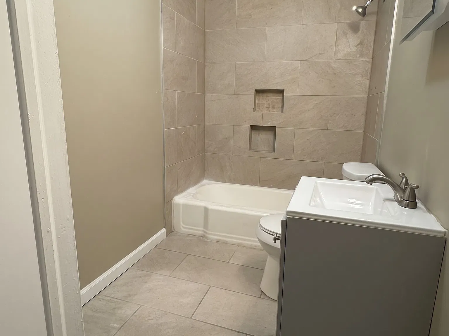 3 bed, 1150 sqft, $1,950 — Photo 2
