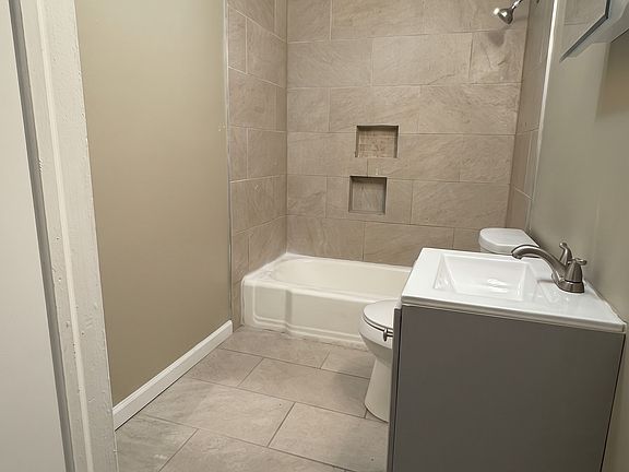 3rd image of 2523 Ryne St NW