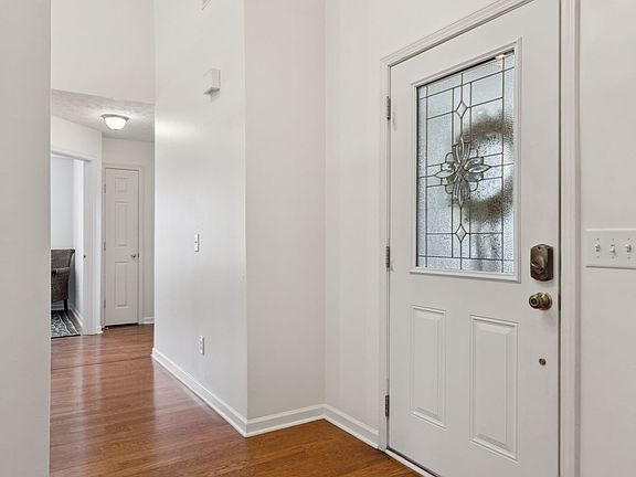 5th image of 306 Providence Dr